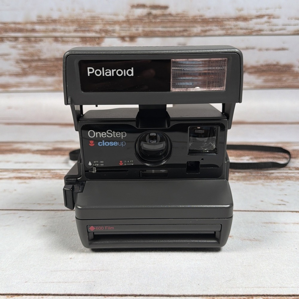 Vintage Polaroid OneStep CloseUp 600 Film Instant Camera Built-In Flash